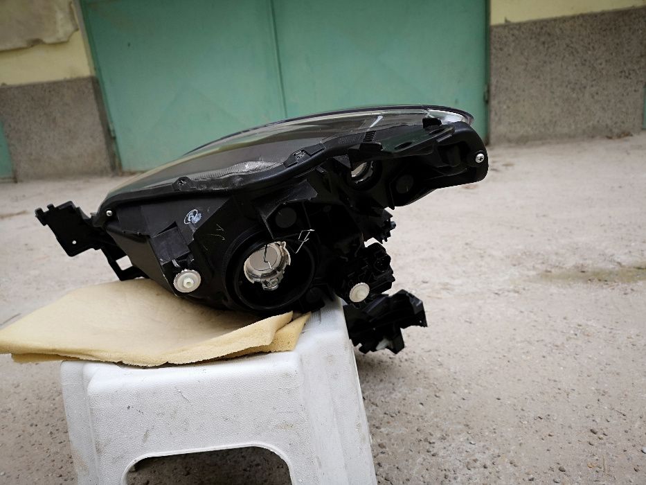 Оригинални фарове за Мазда 2 Mazda 2