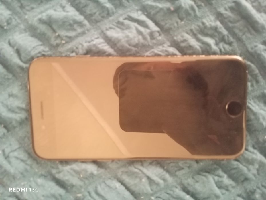 Продаю Iphone 7.