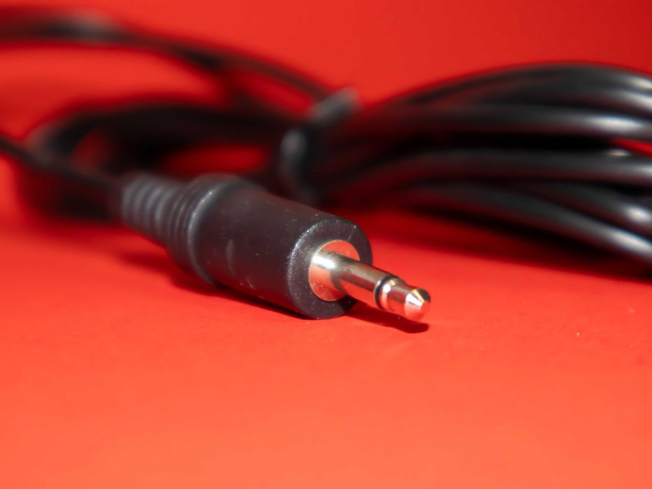 Динамичен микрофон с кабел 2 метра, 3.5 мм жак – за караоке, компютър