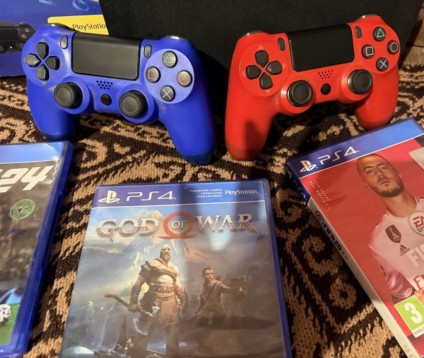 PS4 1TB + 2 оригинални джойстика + 4 игри – готов за игра веднага!
