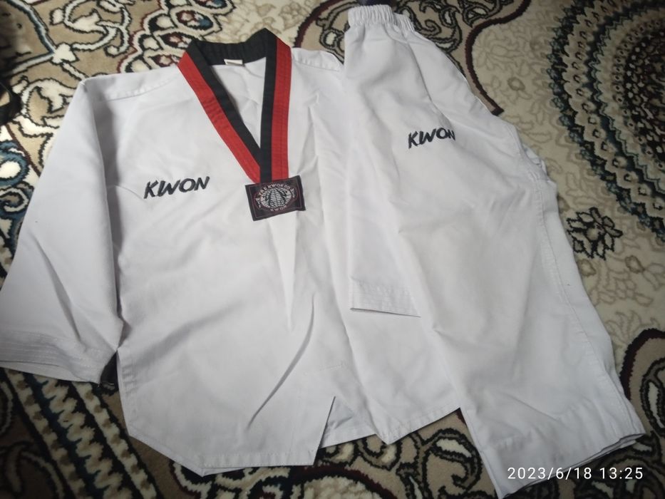 Срочно дёшево Продам комплект для тхеквондо