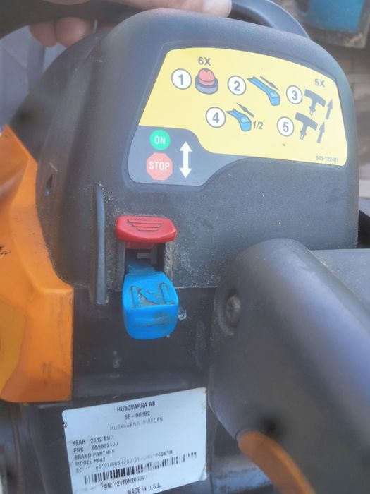 Vînd drujbă motor Husqvarna