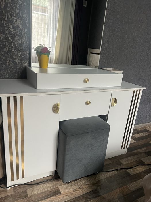 Туалетный столик