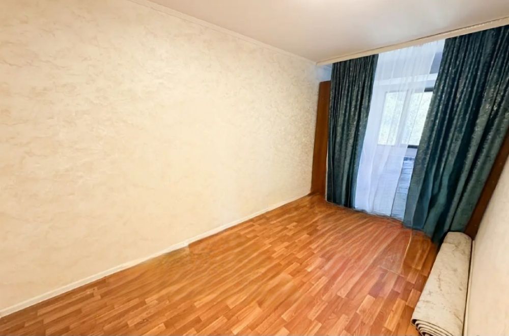 продам 4-х ком. 90кв. центр 2-этаж