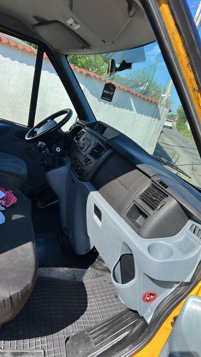 Ford transit 2011 8+1      9 locuri