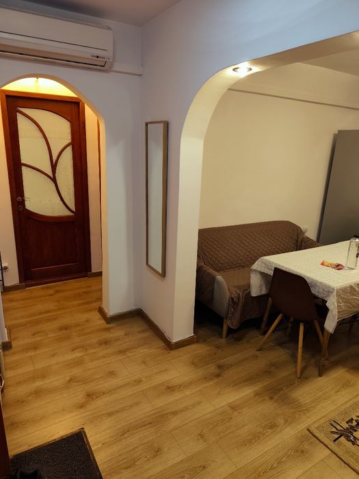 Inchiriez apartament zona podu de fier