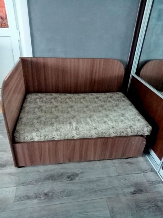 Продам два дивана