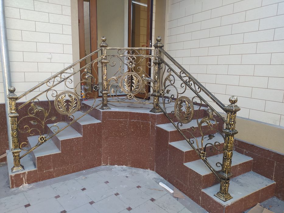 Навес 500минг перила500минг решотка 250минг дарвоза 1млн сум квадрат