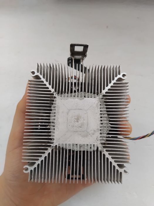 Vand cooler pe aer AMD Stock