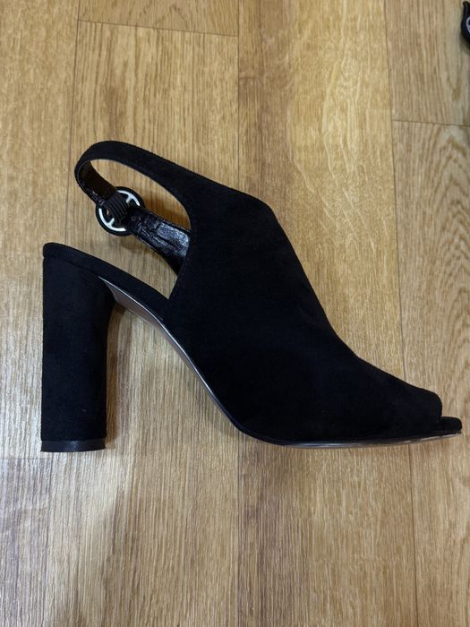 Замшевые босоножки