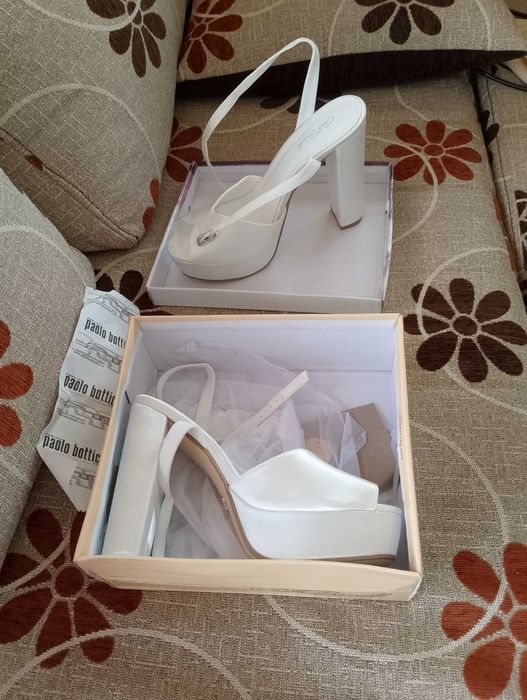 Перлено бели обувки с токчета