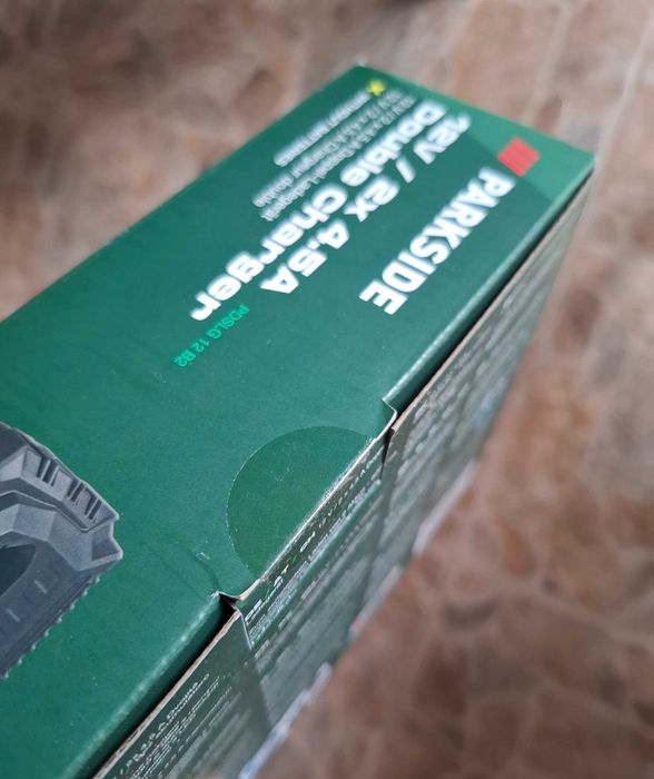 Parkside двойно бързо зарядно 12V 2x4.5A