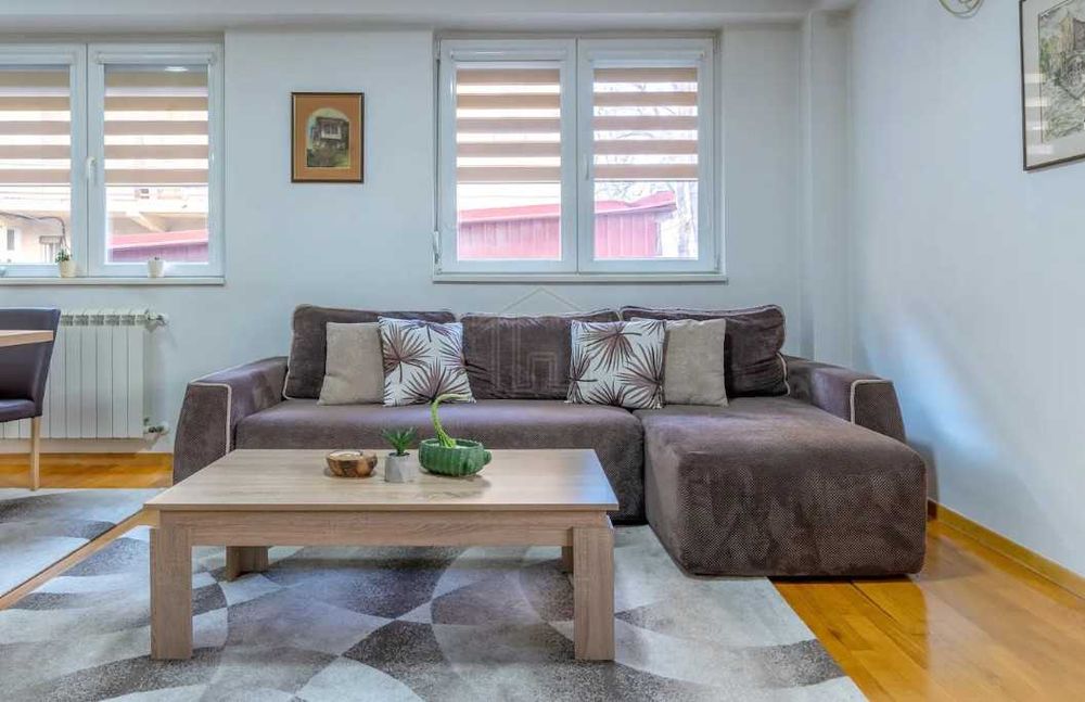 Дава се под наем Тристаен апартамент в Пловдив, Младежки Хълм - 96 кв.м за 453.9 € - Снимка #1