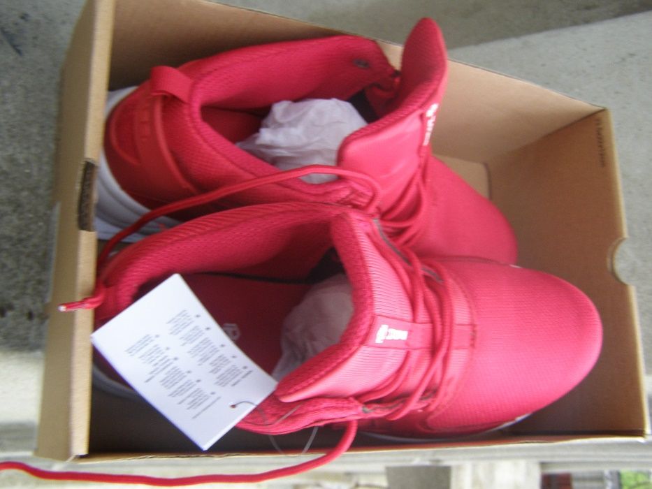 adidasi noi pt plimbari