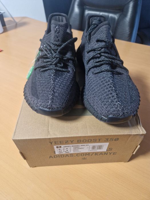 Vand  Yeezy Boost nr 42 cu 26.5 cm