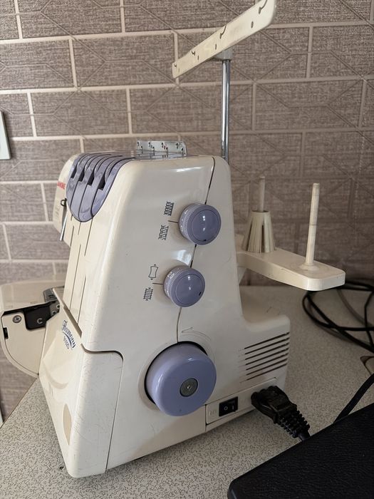 оверлок Janome Harmony 9102D