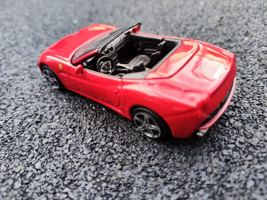 Ferrari California Macheta Burago 1:43