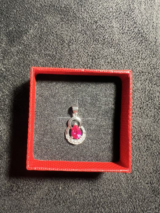 Pandantiv de argint cu piatrǎ roz