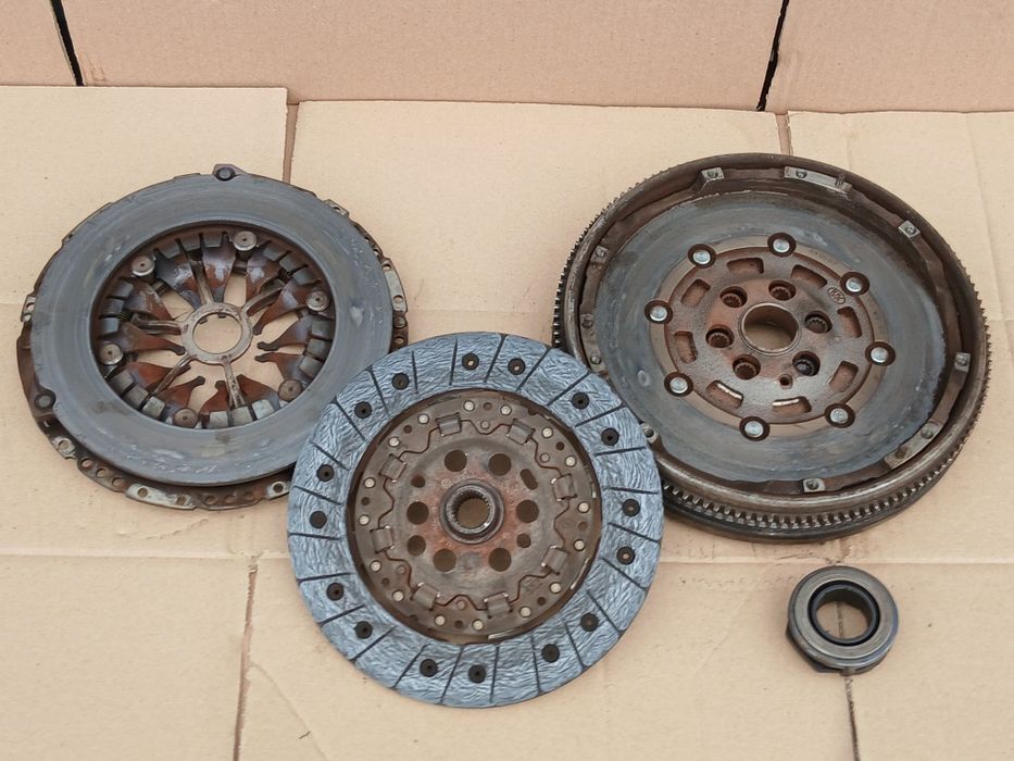 Volanta Masa Dubla 1.9 TDI 105 CP kit Ambreaj Passat B6 Golf Touran