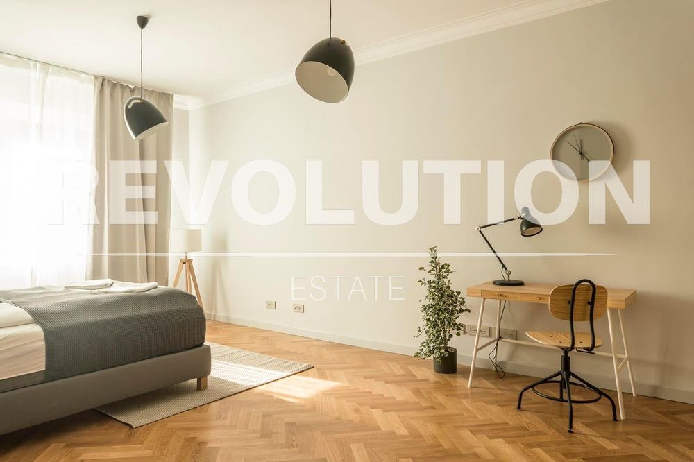 Тристаен апартамент в Центъра на София до НДК.