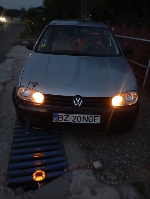 Vând golf 4 mai multe detalii în privat