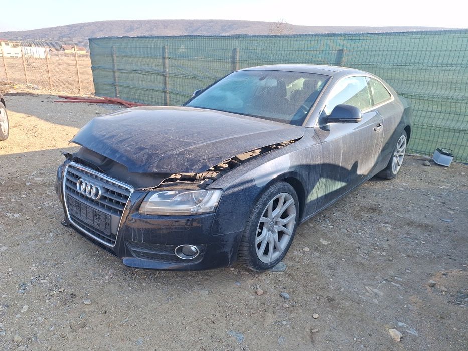 Dezmembrez Audi A5 motor 2.7 cod motor CGKA 190 cp cod culoare LZ5A