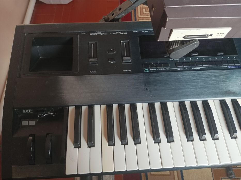 Энсоник тс 10 сотилади