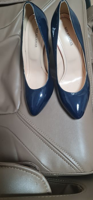 Pantofi stiletto noi fără eticheta.  Superbi.