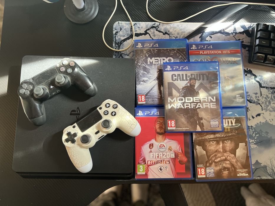 PS4 Slim + 2 контролера + 5 популярни игри