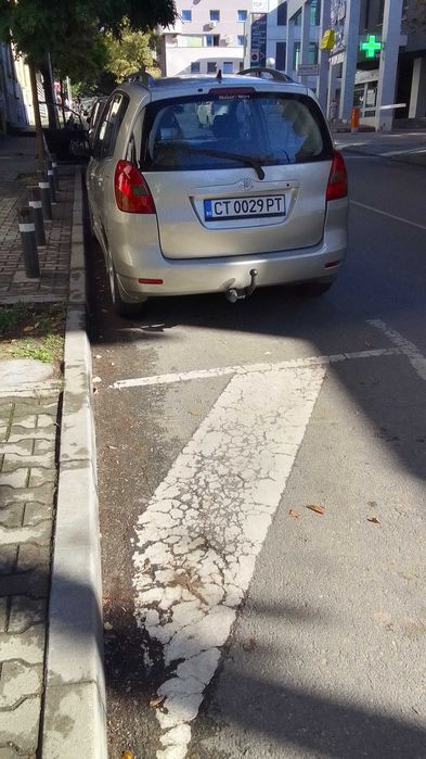 Тойота Корола Версо 2.0 D-4D