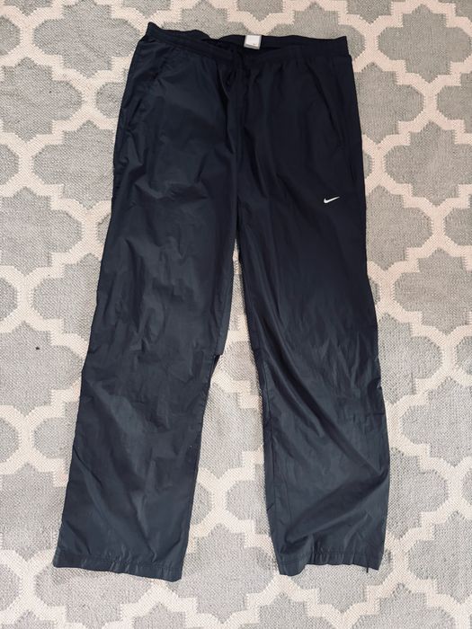 Nike run L, din material foita