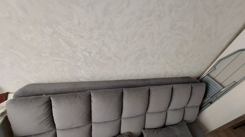 Диван серо-голубого цвета