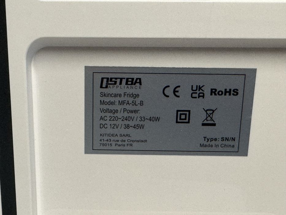 НОВ мини хладилник на 12в и на 220в