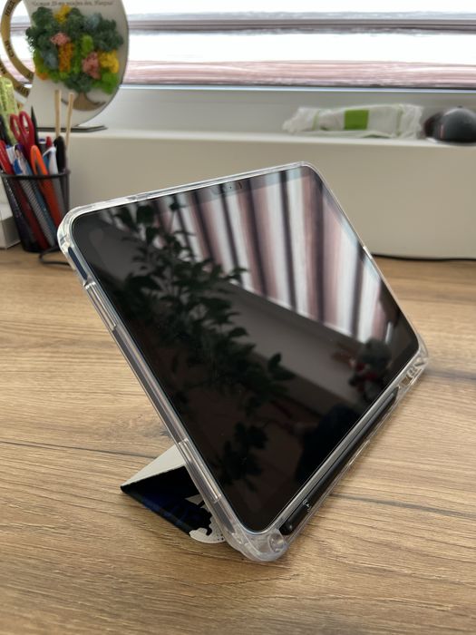 iPad 10th Generation 64GB + Писалка и Два калъфа