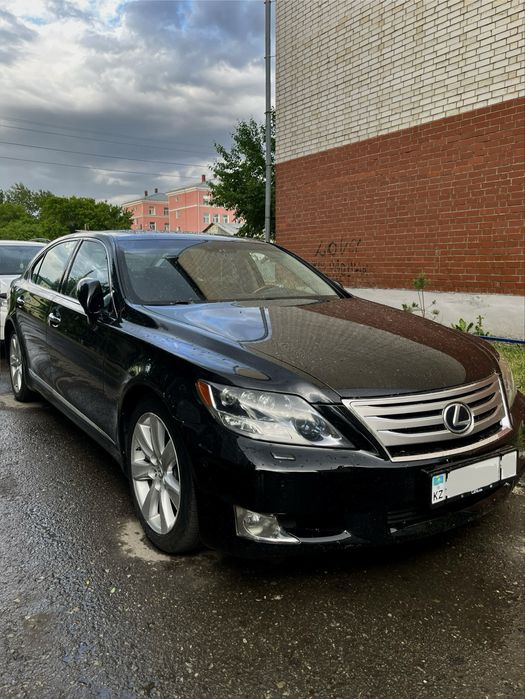 Lexus LS600H. Лексус