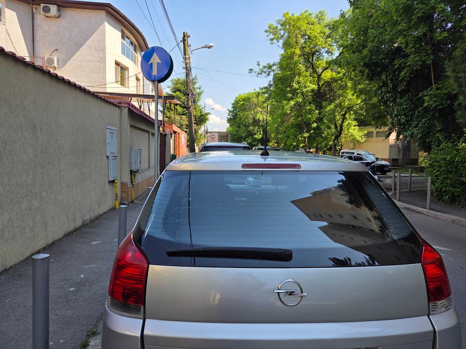Vand masina de FAMILIE  Autoturism OPEL SIGNUM argintiu 1.9 CDTI