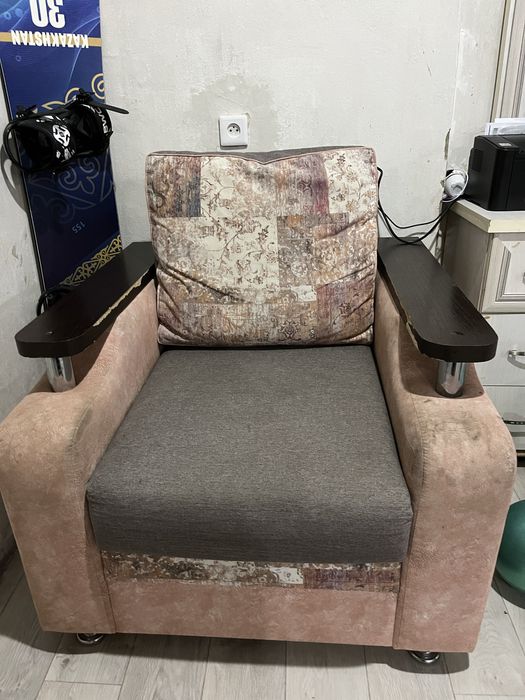 Продам  срочно б/у диван