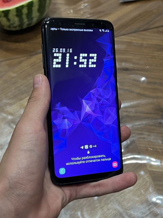 Продам самсунг с9+
