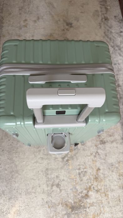 Большой чемодан (как новый)