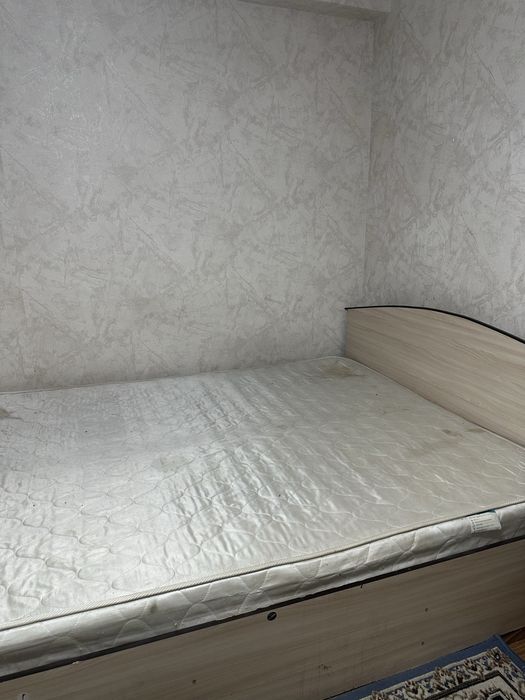 Кровать с матрасом