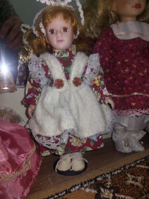 Кукла из фарфора