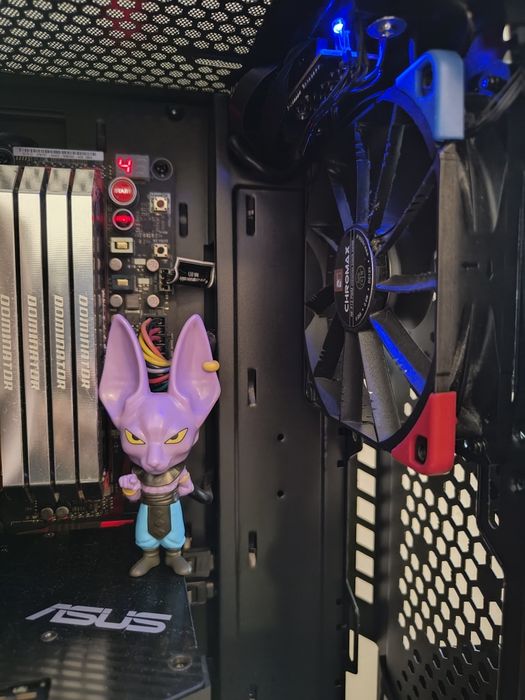 Sistem Gaming / PC Complete - RX 6600 XT / i7 4770K / 16GB RAM Premium / Monitor LG 144Hz + Periferice 120fps în GTA 5 setari MAX