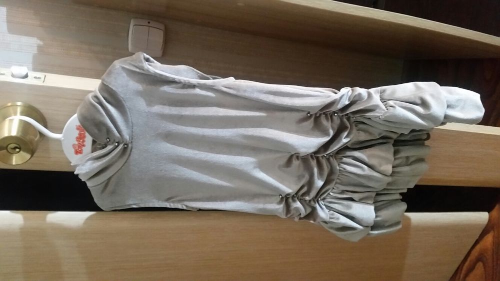 Платье очень красивое на 5 лет