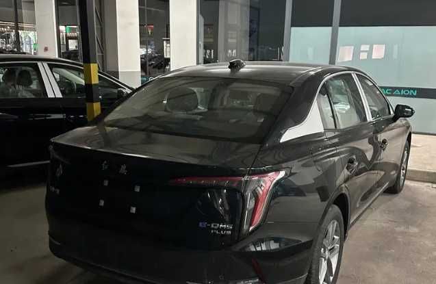 Hongqi E-QM5 72 кВтч  2026г 610 км модель! Черный! Без пробега! НД!