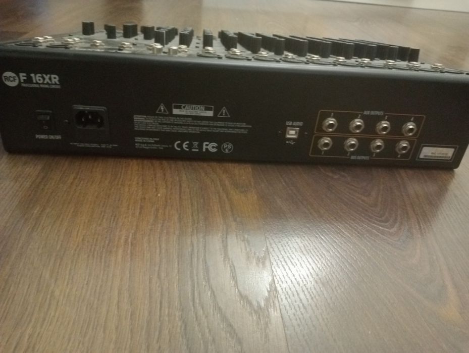 Микшерный пульт RCF F 16 XR