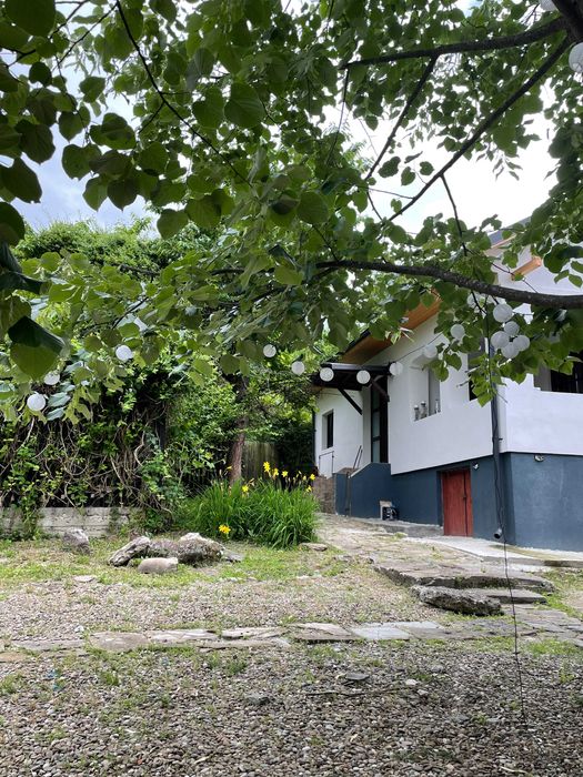 Casa de inchiriat, 4 camere, la 100km de Bucuresti. Gradina spatioasa