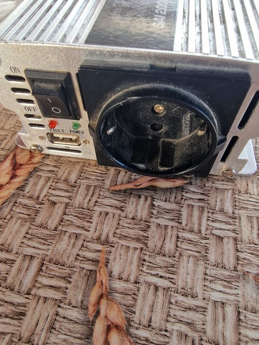 Invertor de tensiune