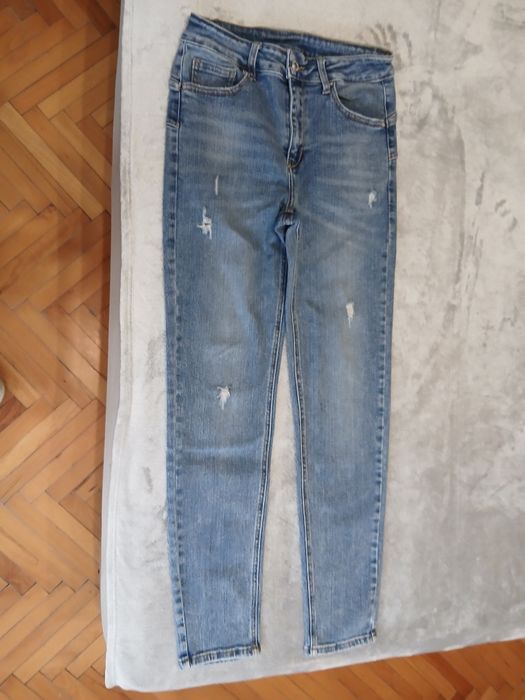 Дамски дънки ,размер М-L  -2 броя комплект