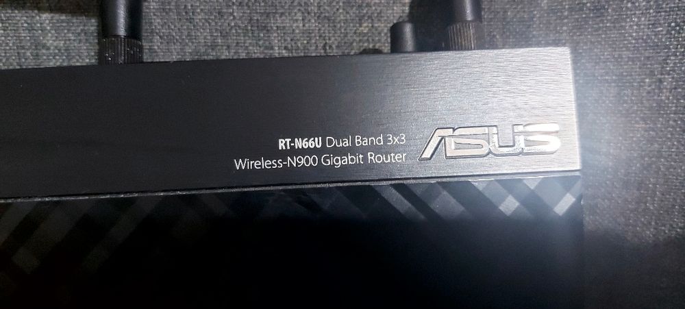 Router Asus  RT-N 660u N900 dual band gigabit
