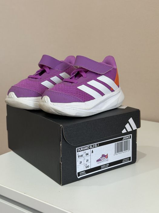 Кроссовки adidas 21